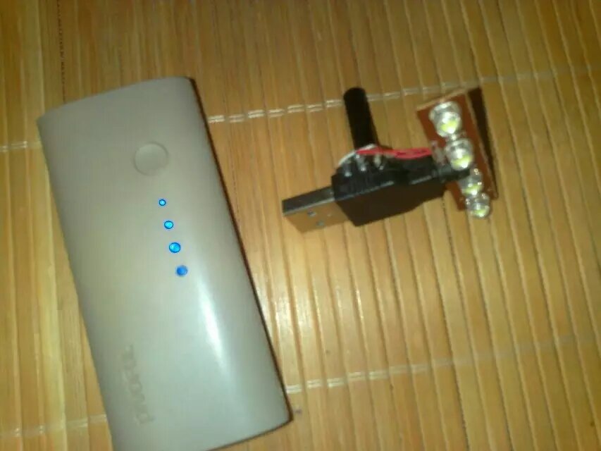 新版DIY-LED调光灯可当夜灯、台灯等使用，可与所有充电宝和手机充电头和音箱等匹配使用！